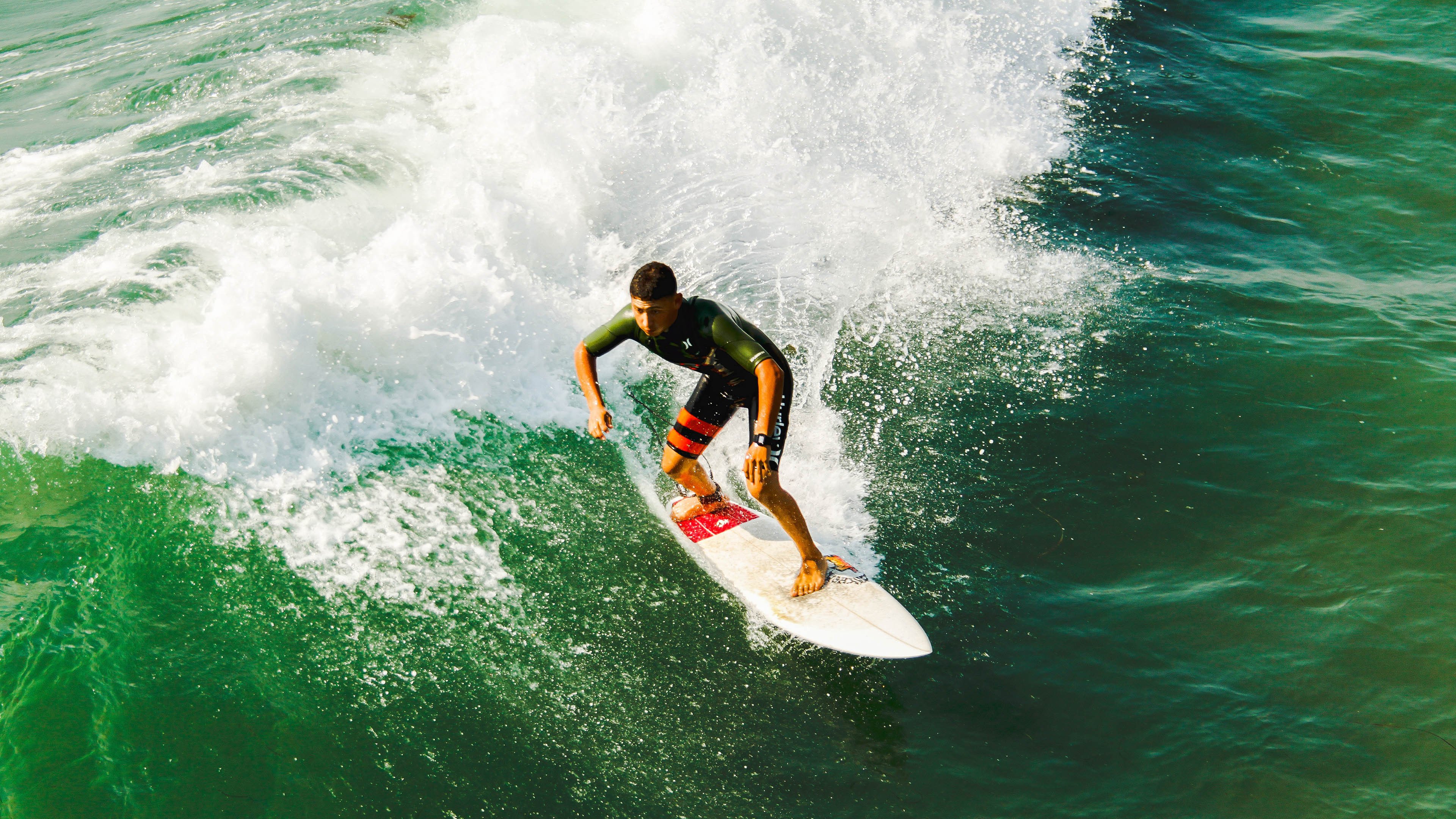 训练前热身流程标准化有效减少运动损伤保障训练安全性，训练前热身一般为几分钟